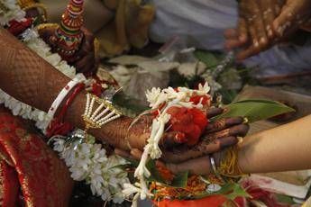 Bangladesh, abolita categoria 'vergine' nei certificati di matrimonio Bangladesh, abolita categoria 'vergine' nei certificati di matrimonio