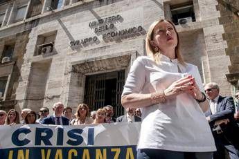 Meloni sbotta coi 5S: Cambiamento è fare la prostituta? Schifo Meloni sbotta coi 5S: Cambiamento è fare la prostituta? Schifo