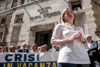 Meloni: In piazza per ribellarsi a ignobile porcata