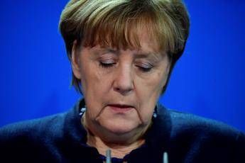 Merkel: Giornata difficile, non vogliamo vivere nella paura Merkel: Giornata difficile, non vogliamo vivere nella paura