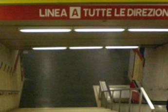 Fumo da freni, chiusa metro Spagna a Roma