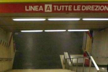 Fumo da freni, chiusa metro Spagna a Roma