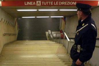 Roma, donna militare si suicida a fermata metro Flaminio Roma, donna militare si suicida a fermata metro Flaminio