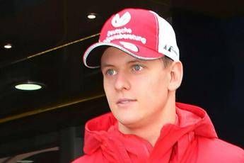 Mick Schumacher si ritira dalla gara Mick Schumacher si ritira dalla gara