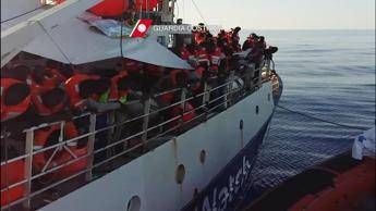 Non rinunceremo all'umanità, stop di Delrio a chiusura porti Non rinunceremo all'umanità, stop di Delrio a chiusura porti