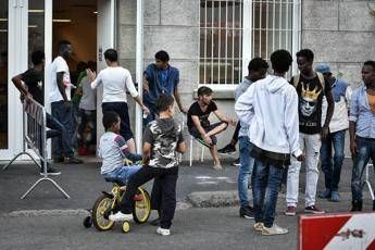 Migranti, sindaco leghista: Multe per chi li ospita Migranti, sindaco leghista: Multe per chi li ospita