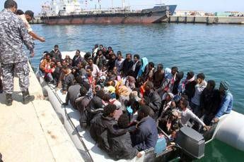 Migranti, Vaticano: Europa chiusa in un egoismo che ci disonora Migranti, Vaticano: Europa chiusa in un egoismo che ci disonora