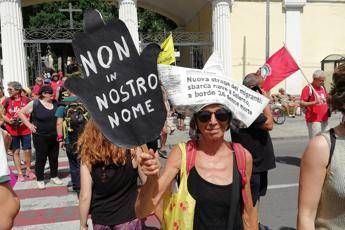 Ventimiglia, migliaia in piazza per i migranti Ventimiglia, migliaia in piazza per i migranti