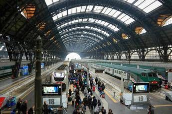 Milano, poliziotto e due militari accoltellati alla Stazione Centrale Milano, poliziotto e due militari accoltellati alla Stazione Centrale