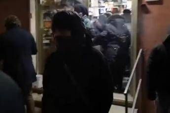 Rifiuti Roma, residenti in strada contro discarica: Sarà guerra Rifiuti Roma, residenti in strada contro discarica: Sarà guerra