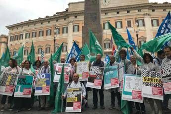Senza di noi solo i miracoli, medici in piazza a Roma Senza di noi solo i miracoli, medici in piazza a Roma