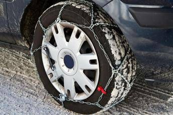 Gomme invernali e catene, scatta obbligo e occhio alla multa Gomme invernali e catene, scatta obbligo e occhio alla multa