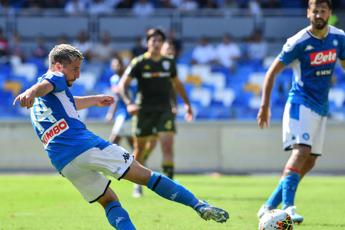 Il Napoli soffre ma torna alla vittoria, Brescia ko 2-1