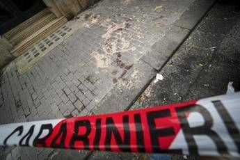 Tenta rapina a carabiniere che spara, muore 15enne Tenta rapina a carabiniere che spara, muore 15enne