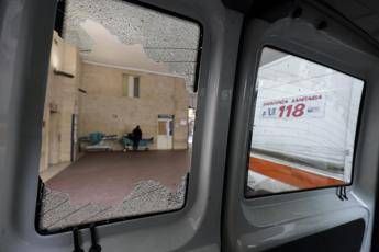 15enne ucciso in tentata rapina, parenti devastano l'ospedale 15enne ucciso in tentata rapina, parenti devastano l'ospedale