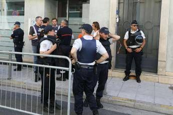 Francia, Hollande mobilita 15mila riservisti Francia, Hollande mobilita 15mila riservisti