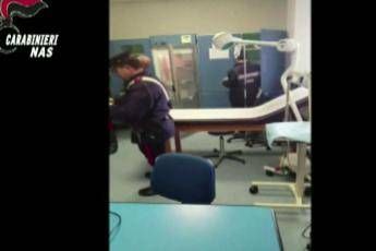Uccideva pazienti con 'bombe di eparina': arrestata infermiera a Piombino /Video Uccideva pazienti con 'bombe di eparina': arrestata infermiera a Piombino /Video