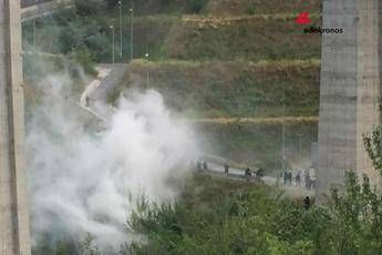 No Tav, lancio di pietre nella notte contro forze ordine No Tav, lancio di pietre nella notte contro forze ordine