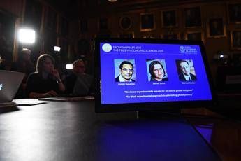Nobel economia per studi su lotta a povertà globale Nobel economia per studi su lotta a povertà globale