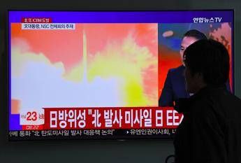 Pyongyang lancia due missili a corto raggio Pyongyang lancia due missili a corto raggio
