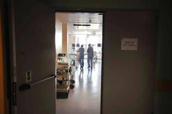 Coronavirus, parroci bergamaschi: Noi come zombie nei reparti a benedire malati Coronavirus, parroci bergamaschi: Noi come zombie nei reparti a benedire malati