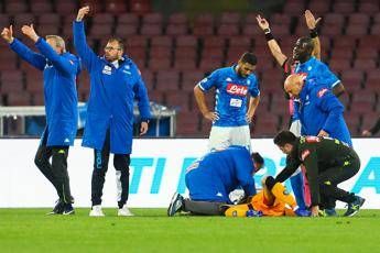 Si accascia in campo, paura per Ospina Si accascia in campo, paura per Ospina