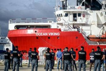 Sbarco Ocean Viking, fermati due scafisti Sbarco Ocean Viking, fermati due scafisti