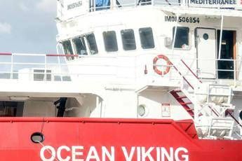 Migranti, la Ocean Viking torna in mare