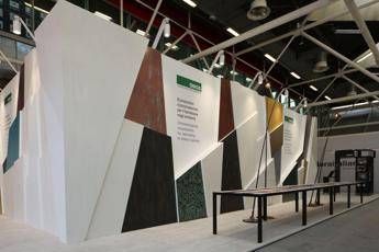 Al Cersaie Bologna ‘cromomaterioteca’ di Oikos unisce colore e materia Al Cersaie Bologna ‘cromomaterioteca’ di Oikos unisce colore e materia