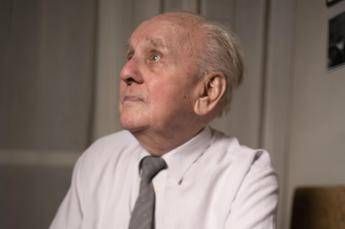 Morto il barbiere del comandante del lager di Auschwitz Morto il barbiere del comandante del lager di Auschwitz