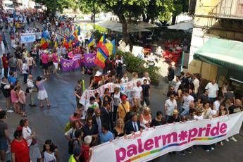 Palermo, al Gay Pride un minuto di silenzio per le vittime di Orlando Palermo, al Gay Pride un minuto di silenzio per le vittime di Orlando