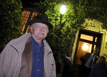 Gino Paoli si dimette dalla Siae: Intendo difendere la mia dignità di persona per bene Gino Paoli si dimette dalla Siae: Intendo difendere la mia dignità di persona per bene