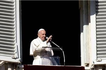 Papa: Ho raffreddore, non partecipo a esercizi spirituali Papa: Ho raffreddore, non partecipo a esercizi spirituali
