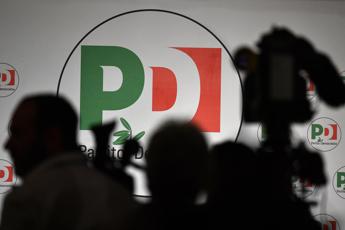 Avete crocifisso Renzi, militanti dem contro il Pd