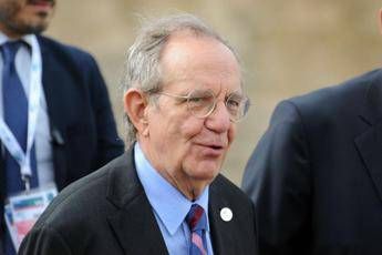 Padoan: Usciti da crisi ma non sediamoci Padoan: Usciti da crisi ma non sediamoci
