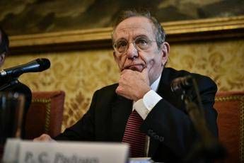 Conti pubblici, Padoan: Ipotesi infrazione allarmante Conti pubblici, Padoan: Ipotesi infrazione allarmante
