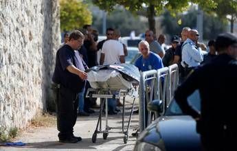 Agente israeliana reagisce a tentato accoltellamento: uccisa assalitrice palestinese Agente israeliana reagisce a tentato accoltellamento: uccisa assalitrice palestinese