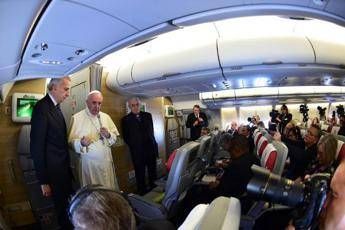 Papa Francesco: Più delle persone mi fanno paura le zanzare Papa Francesco: Più delle persone mi fanno paura le zanzare