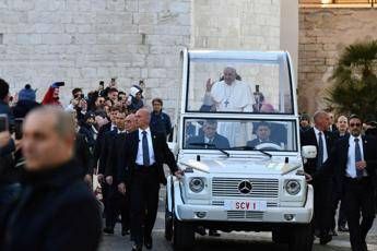 Papa: La guerra una pazzia alla quale non possiamo rassegnarci Papa: La guerra una pazzia alla quale non possiamo rassegnarci