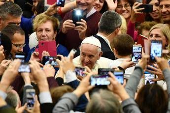 Papa: Perché soffrono i bambini? Non c'è risposta, solo il servizio Papa: Perché soffrono i bambini? Non c'è risposta, solo il servizio