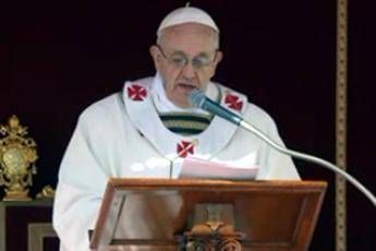 Papa: Famiglia voluta da Dio non venga confusa con altre unioni Papa: Famiglia voluta da Dio non venga confusa con altre unioni