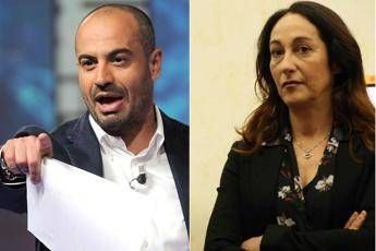 Botta e risposta Paragone-Taverna, polemica in aula su mascherine Botta e risposta Paragone-Taverna, polemica in aula su mascherine