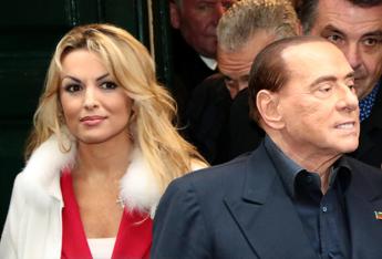 'Foto' Berlusconi con l'azzurra Fascina, gossip alla Camera e la nota di Forza Italia