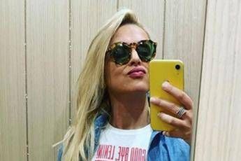 Pascale posta selfie con t-shirt 'good bye, Lenin' Pascale posta selfie con t-shirt 'good bye, Lenin'