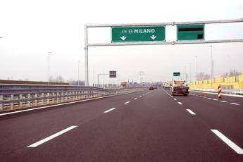 Caccia a banda Audi Gialla, in folle corsa contromano ha causato incidente mortale Caccia a banda Audi Gialla, in folle corsa contromano ha causato incidente mortale