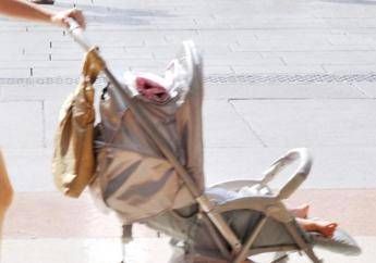Tra pannolini e carrozzine come risparmiare con un bebè in arrivo Tra pannolini e carrozzine come risparmiare con un bebè in arrivo