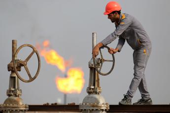 Petrolio, prezzo Wti crolla di quasi il 20%