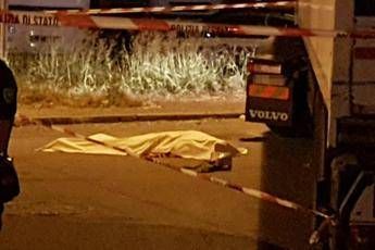 Piacenza, operaio travolto e ucciso da camion durante picchetto davanti all'azienda Piacenza, operaio travolto e ucciso da camion durante picchetto davanti all'azienda