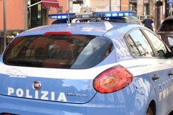 Picchiava e segregava convivente e figlia di 1 anno, fermato