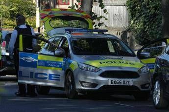 Londra, muezzin accoltellato in una moschea Londra, muezzin accoltellato in una moschea